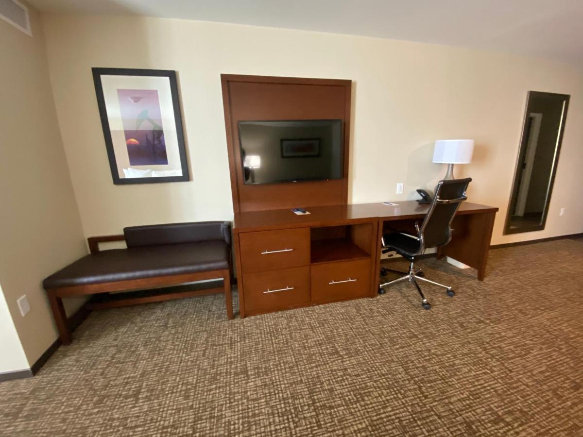 Comfort Suites Midland West エクステリア 写真